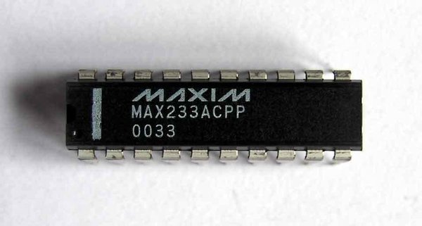 MAX233ACPP DIP20 Maxim. Multichannel RS-232 Driver/Receiver