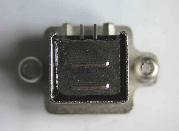 MUSB-D111-M0 Amphenol. USB-Stecker B, rechtwinklig
